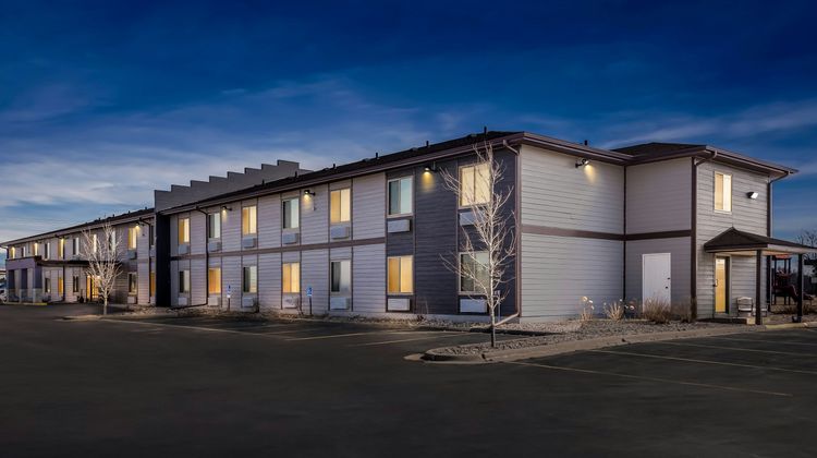 Red Roof Inn & Suites Tomah Exterior