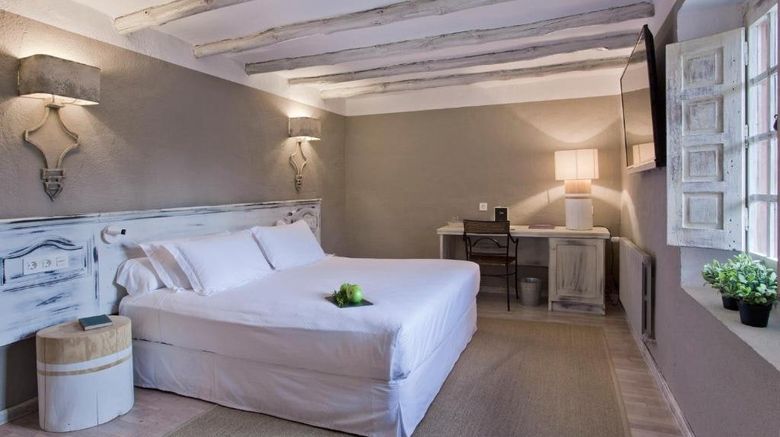 <b>Luze El Toro Suite</b>. Images powered by <a href="https://www.leonardoworldwide.com/" title="Leonardo Worldwide" target="_blank">Leonardo</a>.