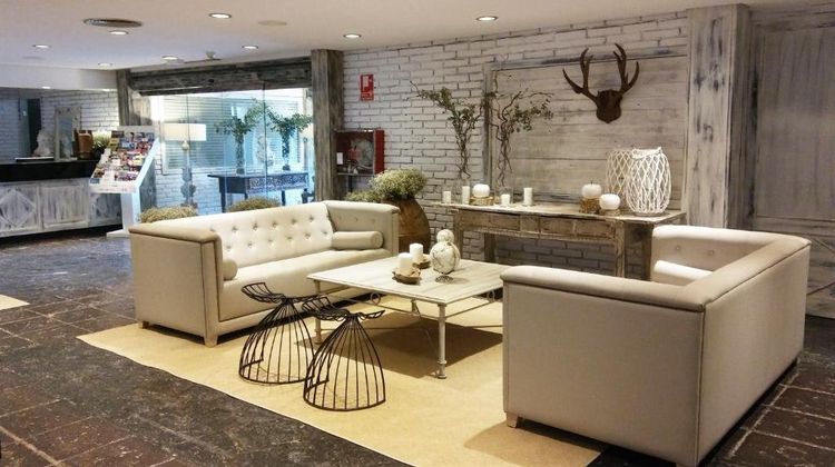 Luze El Toro Lobby