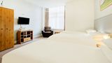 OYO Eastbank Hotel Room
