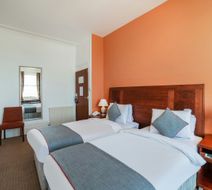 OYO The Strand Hotel Room