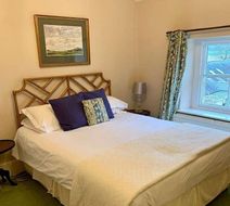 Guyers House Hotel Room