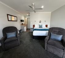 B-K's Magnolia Motor Inn Room