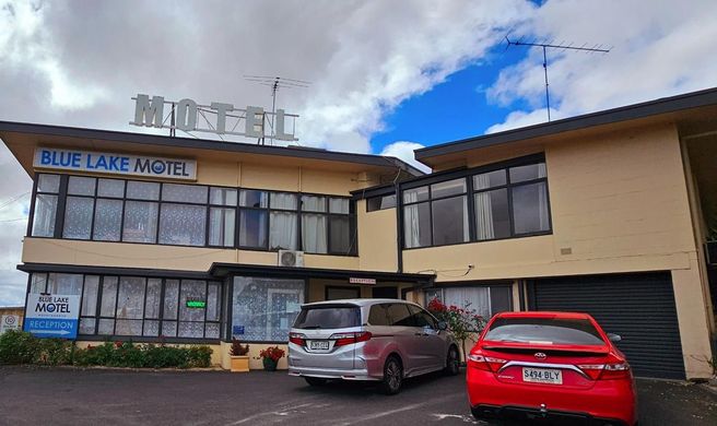 Blue Lake Motel Exterior