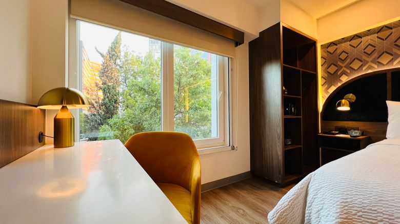 <b>Holiday Exp CDMX Condesa Room</b>. Images powered by <a href="https://www.leonardoworldwide.com/" title="Leonardo Worldwide" target="_blank">Leonardo</a>.