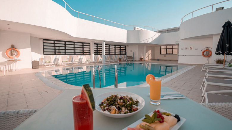 <b>Holiday Inn Abu Dhabi Pool</b>. Images powered by <a href="https://www.leonardoworldwide.com/" title="Leonardo Worldwide" target="_blank">Leonardo</a>.
