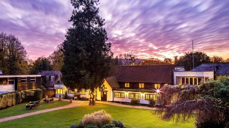 Sunday Box Hill Burford Bridge Hotel Exterior
