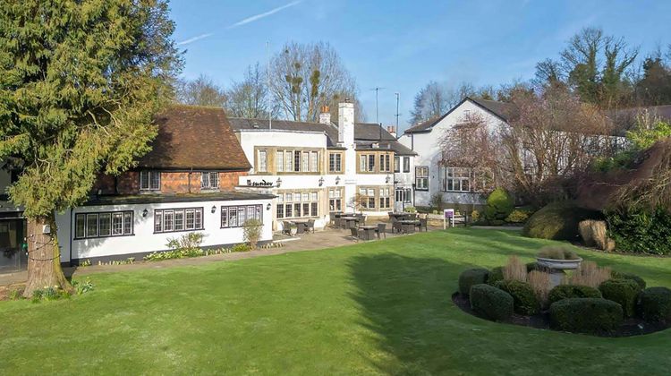 Sunday Box Hill Burford Bridge Hotel Exterior