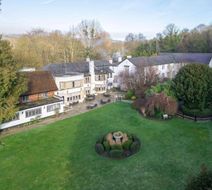 Sunday Box Hill Burford Bridge Hotel Exterior