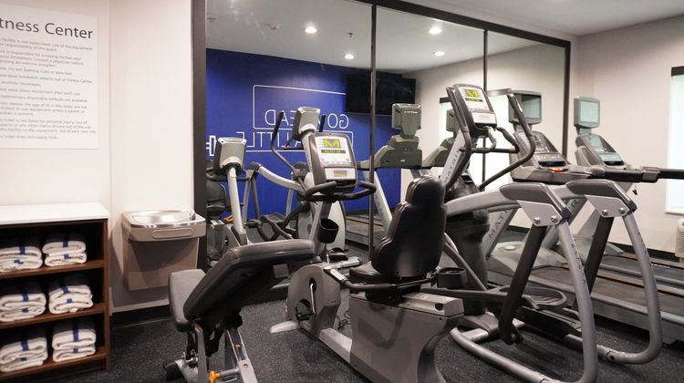 Holiday Inn Express & Suites Alexandria Health Club