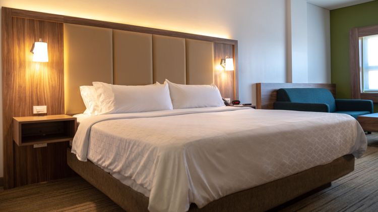 Holiday Inn Express/Stes Ensenada Centro Suite