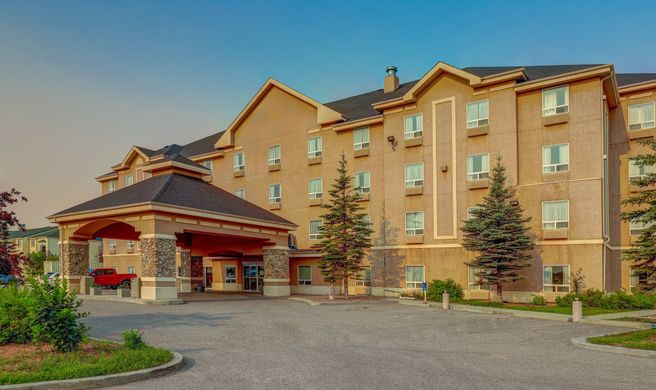 Prairie Crest Hotel Red Deer Exterior