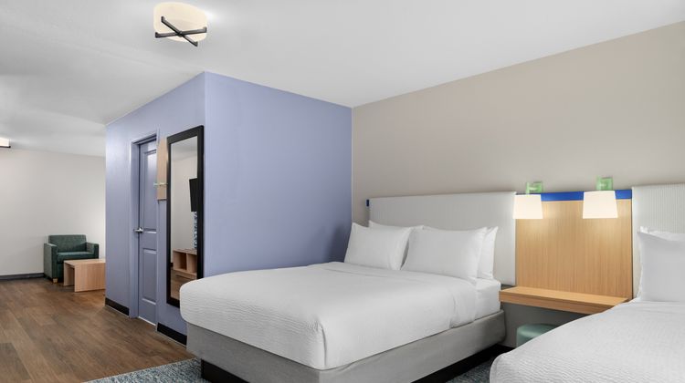 Garner Hotel Madison Huntsville Airport Suite