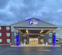 Bluffton Inn & Suites Exterior