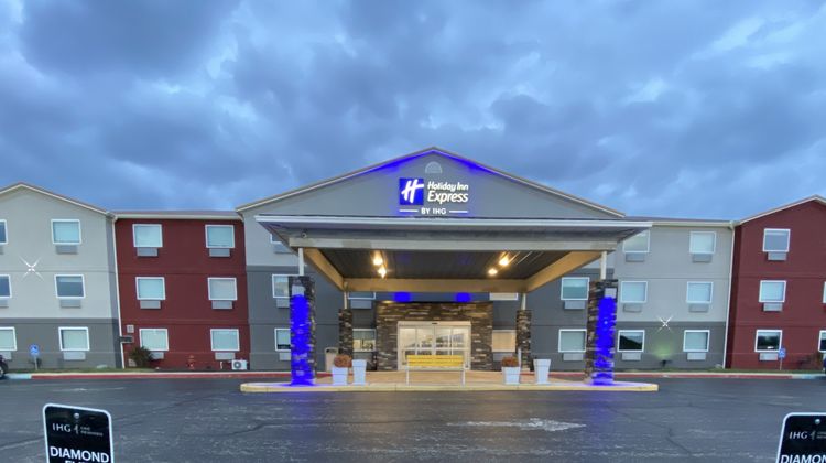 Bluffton Inn & Suites Exterior