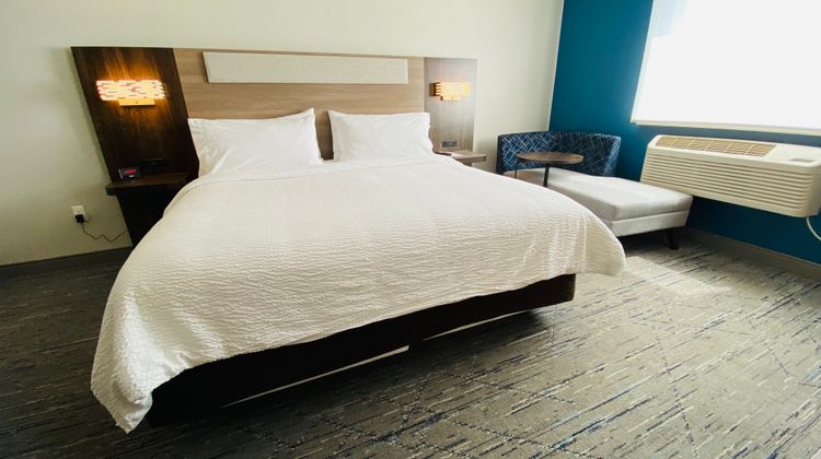 Holiday Inn Express Bluffton Room
