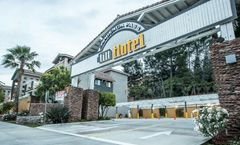 Tilt Hotel Universal/Hollywood, Ascend