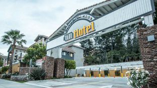Tilt Hotel Universal/Hollywood