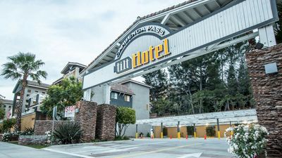 Tilt Hotel Universal/Hollywood