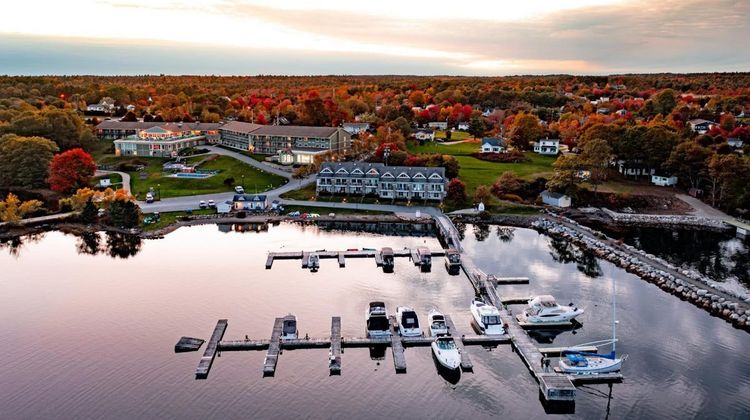 Oak Island Resort & Conference Centre Exterior