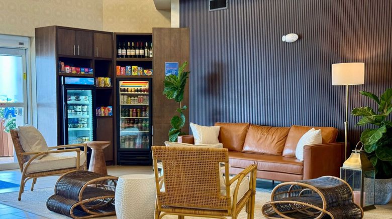 <b>Holiday Inn Expres/Suites Downtown Exterior</b>. Images powered by <a href="https://www.leonardoworldwide.com/" title="Leonardo Worldwide" target="_blank">Leonardo</a>.