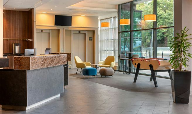 Courtyard by Marriott Paris Saint Denis Lobby