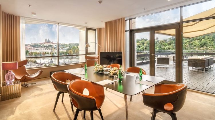 Hotel President Suite