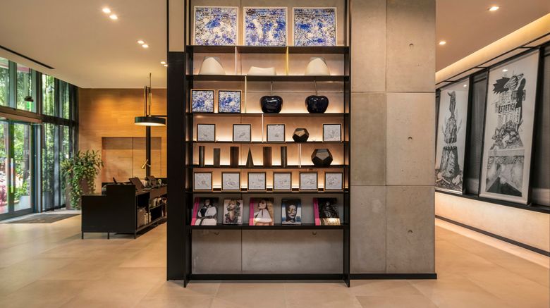 <b>Hyde Midtown Hotel Lobby</b>. Images powered by <a href="https://www.leonardoworldwide.com/" title="Leonardo Worldwide" target="_blank">Leonardo</a>.