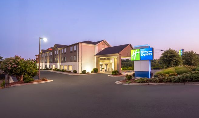 Holiday Inn Express Winston-Salem Exterior