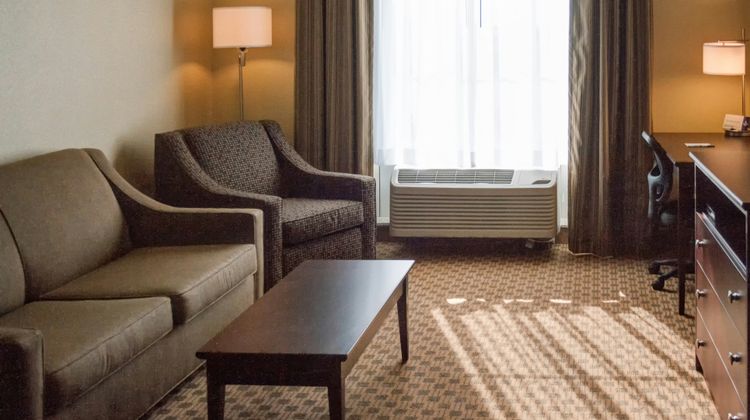 Cobblestone Hotel & Suites Jefferson Suite