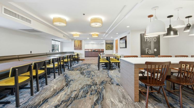 Fairfield Inn & Suites Wallingford New Haven Restaurant