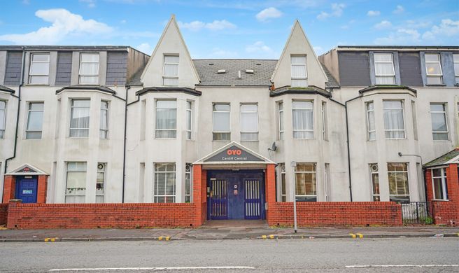 OYO Flagship Cardiff Central Exterior