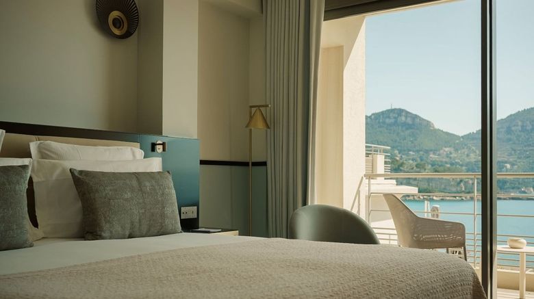<b>Les Roches Blanches Room</b>. Images powered by <a href="https://www.leonardoworldwide.com/" title="Leonardo Worldwide" target="_blank">Leonardo</a>.