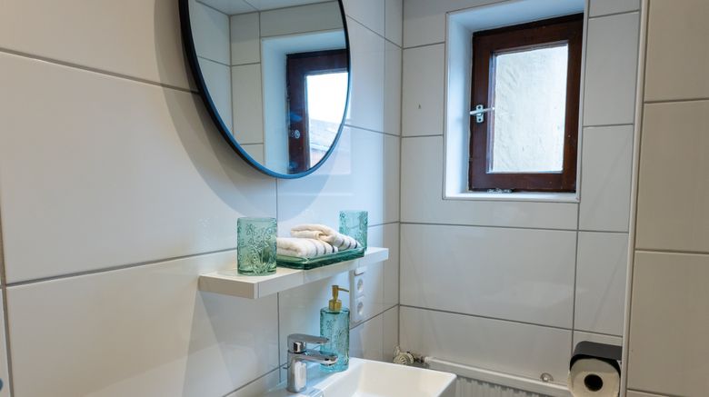 <b>Hoefingen Schlosshotel Room</b>. Images powered by <a href="https://www.leonardoworldwide.com/" title="Leonardo Worldwide" target="_blank">Leonardo</a>.