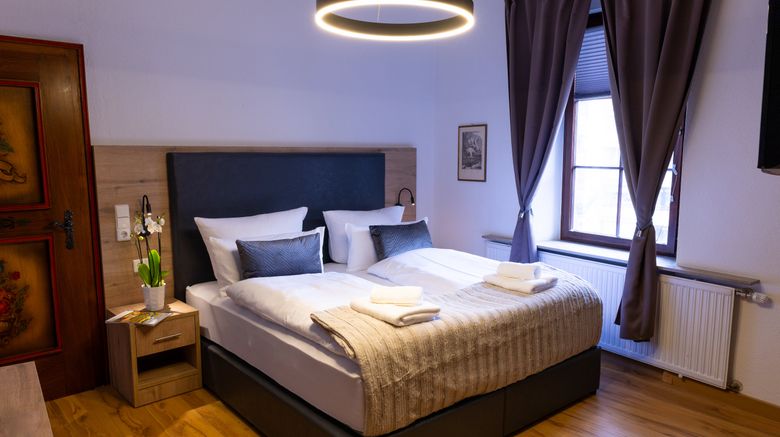<b>Hoefingen Schlosshotel Room</b>. Images powered by <a href="https://www.leonardoworldwide.com/" title="Leonardo Worldwide" target="_blank">Leonardo</a>.