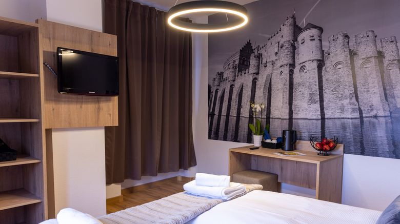 <b>Hoefingen Schlosshotel Room</b>. Images powered by <a href="https://www.leonardoworldwide.com/" title="Leonardo Worldwide" target="_blank">Leonardo</a>.