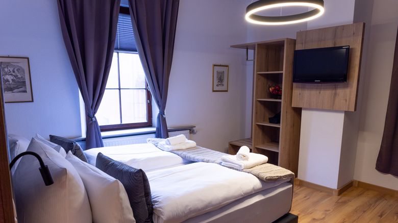 <b>Hoefingen Schlosshotel Room</b>. Images powered by <a href="https://www.leonardoworldwide.com/" title="Leonardo Worldwide" target="_blank">Leonardo</a>.