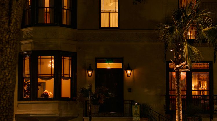 The Douglas Hotel Savannah Exterior