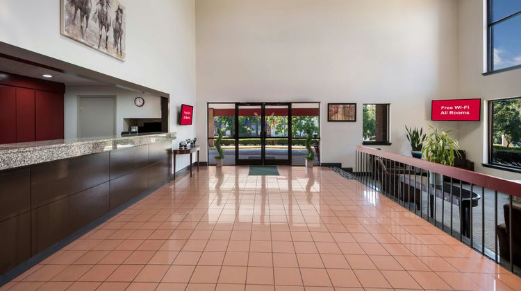 Red Roof Inn & Suites Lexington-Hamburg Lobby