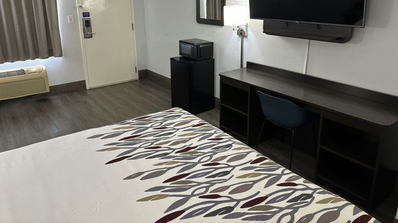 <b>Red Roof Inn Birmingham Room</b>. Images powered by <a href="https://www.leonardoworldwide.com/" title="Leonardo Worldwide" target="_blank">Leonardo</a>.