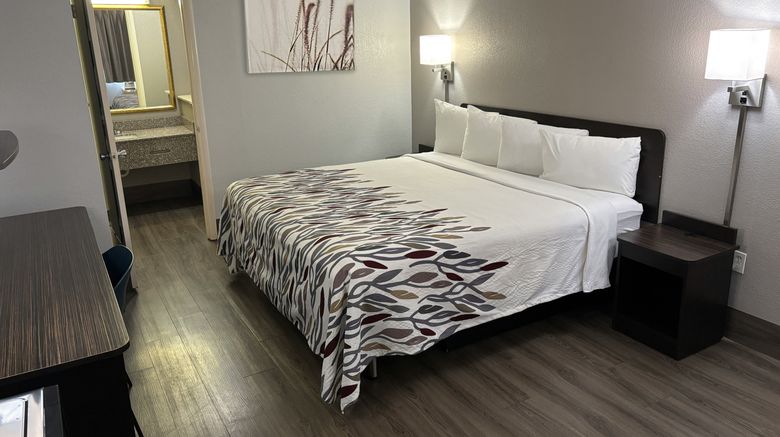 <b>Red Roof Inn Birmingham Room</b>. Images powered by <a href="https://www.leonardoworldwide.com/" title="Leonardo Worldwide" target="_blank">Leonardo</a>.