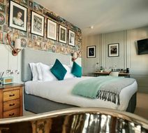 Hare & Hounds Hotel Room
