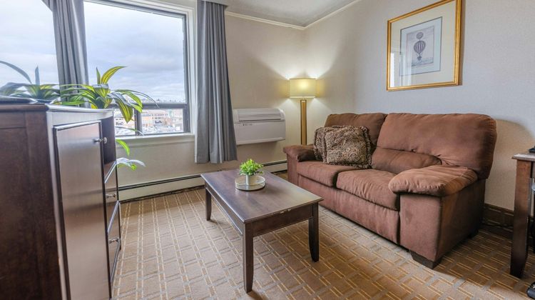 Prince Arthur Waterfront Hotel & Suites Suite