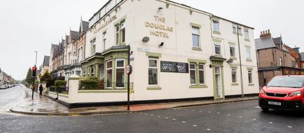 OYO The Douglas Hotel Exterior