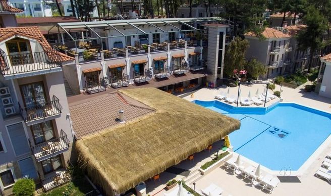 Pine Valley Hotel Exterior
