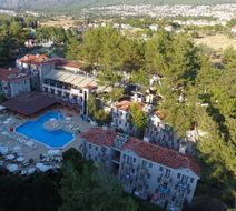 Pine Valley Hotel Exterior