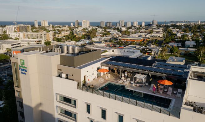 Holiday Inn Express/Stes Sunshine Coast Exterior