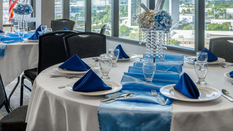 <b>Holiday Inn Miami Int'l Airport Hotel Ballroom</b>. Images powered by <a href="https://www.leonardoworldwide.com/" title="Leonardo Worldwide" target="_blank">Leonardo</a>.
