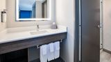 Holiday Inn Express & Suites Airport Room