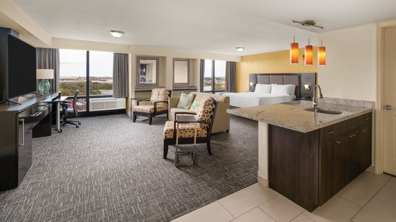 <b>Holiday Inn Miami Int'l Airport Hotel Suite</b>. Images powered by <a href="https://www.leonardoworldwide.com/" title="Leonardo Worldwide" target="_blank">Leonardo</a>.
